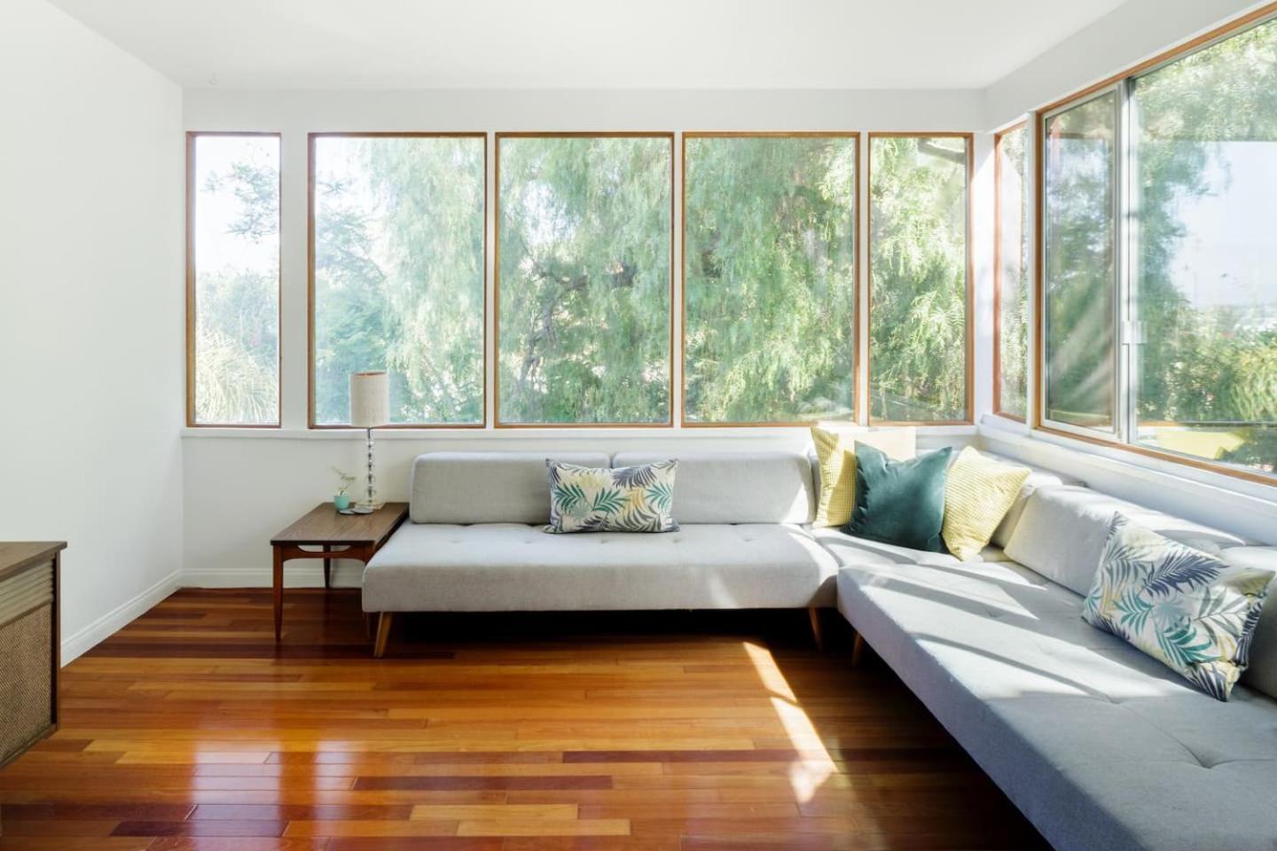 Hébergement de vacances Silver Mid-century Nestled In The Treetops